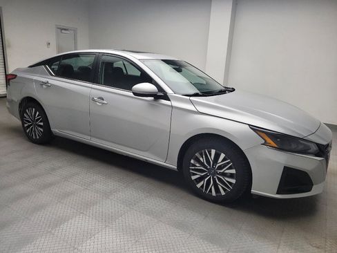 Used 2023 Nissan Altima 2.5 SV w/ SV Premium Package AWD/4WD image 11