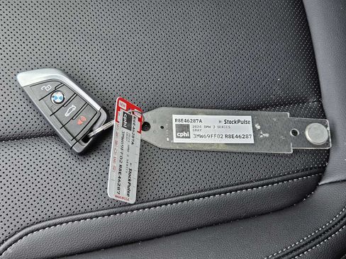 Used 2024 BMW 330i Sedan w/ M Sport Package RWD image 33
