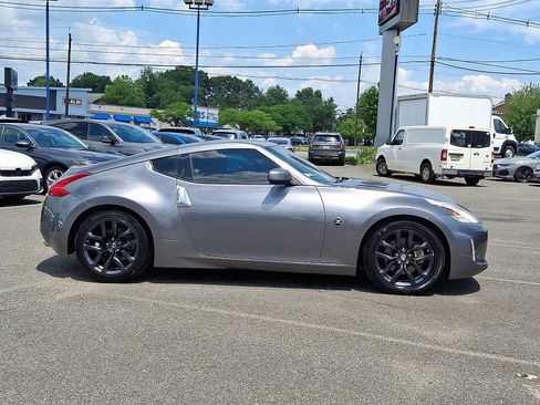 Used 2017 Nissan 370Z Coupe RWD image 8
