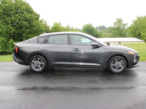 Used 2025 Kia K4 FWD image 2