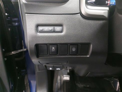 Used 2023 Nissan Murano SV image 25