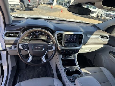 Used 2022 GMC Acadia SLT w/ Technology Package image 3