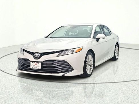 Used 2019 Toyota Camry XLE FWD image 2
