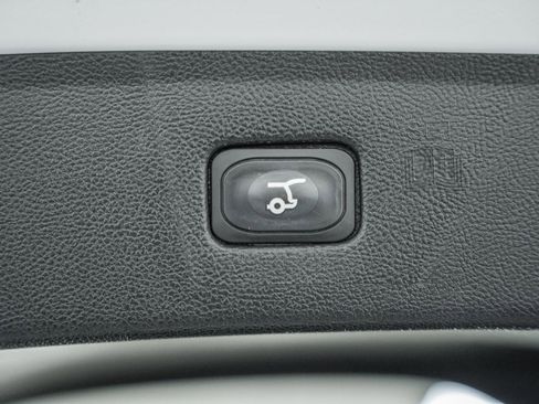 Used 2023 Ford Edge ST image 25