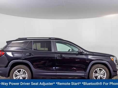 Used 2023 GMC Terrain SLE w/ Driver Convenience Package FWD image 16