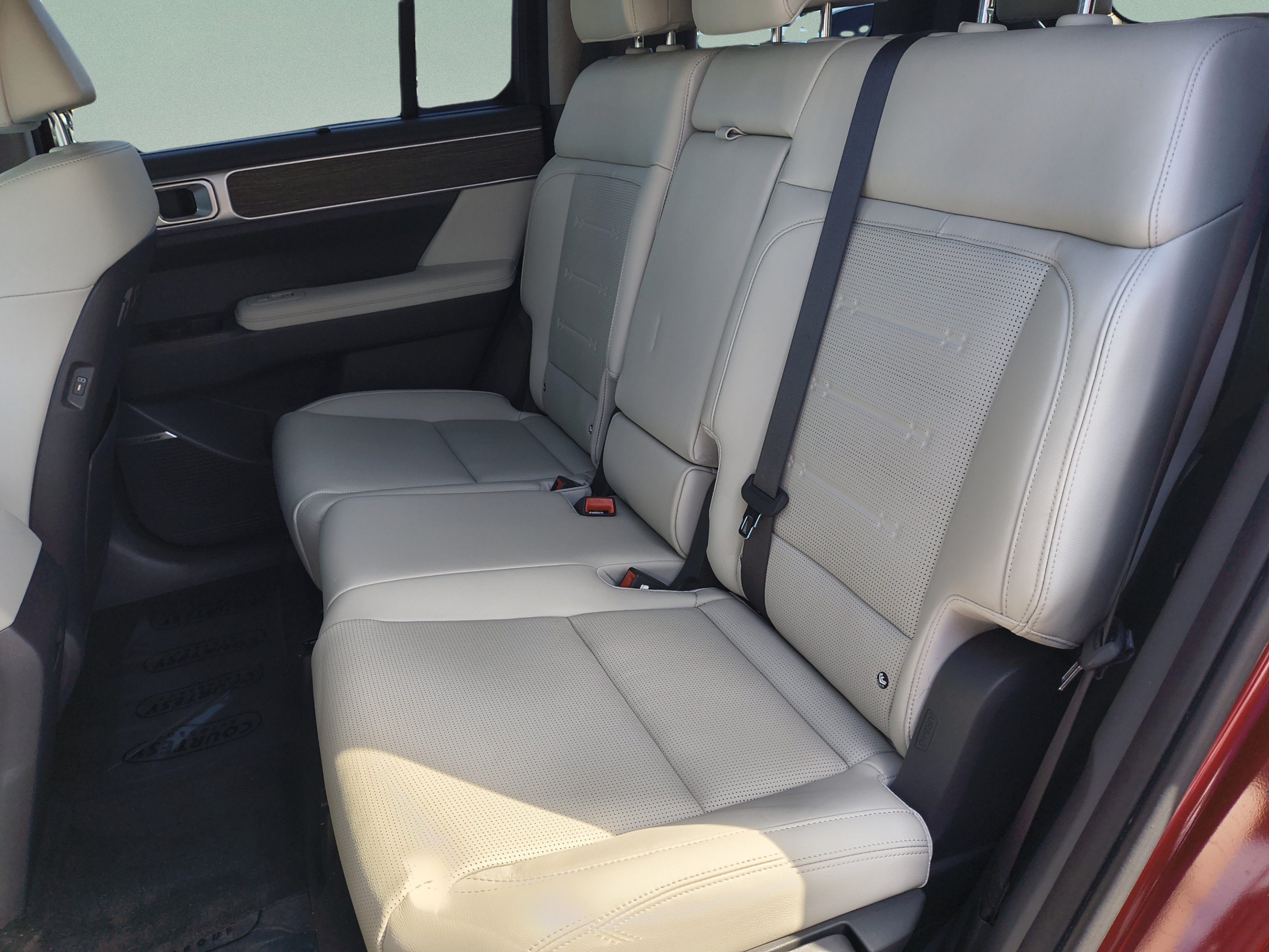 Certified 2024 Hyundai Santa Fe Limited AWD/4WD image 19