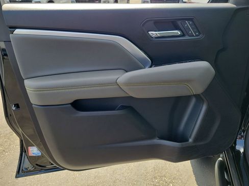 Used 2025 Chevrolet Colorado ZR2 AWD/4WD image 22
