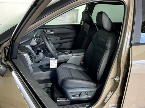 Certified 2025 Nissan Rogue SV image 14