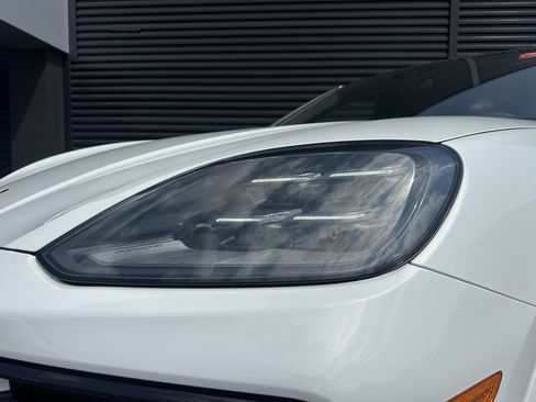 Certified 2025 Porsche Cayenne E-Hybrid Coupe AWD/4WD image 17