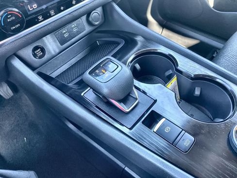 Used 2024 Nissan Rogue SV AWD/4WD image 19