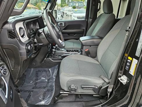 Used 2024 Jeep Wrangler Unlimited Sahara AWD/4WD image 20