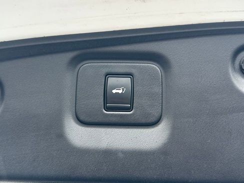Used 2018 Nissan Pathfinder SL w/ SL Premium Package AWD/4WD image 18