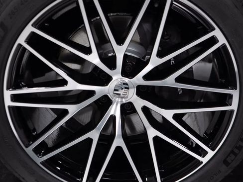 Certified 2026 Porsche Macan AWD/4WD image 11
