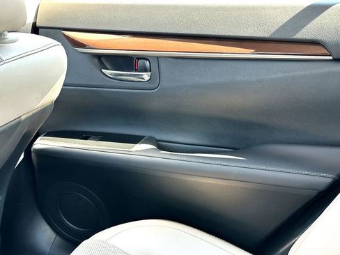 Used 2016 Lexus ES 350 w/ Luxury Package w/Wood Trim image 22