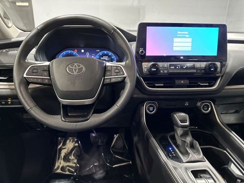 Certified 2024 Toyota Grand Highlander AWD image 10