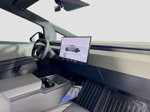 Used 2024 Tesla Cybertruck AWD Crew Cab image 37