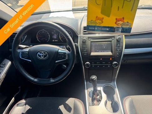 Used 2017 Toyota Camry SE w/ Moonroof Package FWD image 17