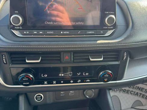 Used 2023 Nissan Rogue SV image 16