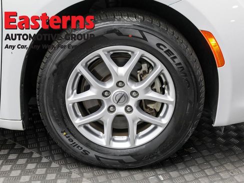 Used 2023 Chrysler Voyager LX image 31