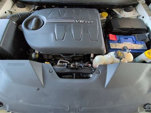 Used 2019 Jeep Cherokee Limited w/ Luxury Group image 15