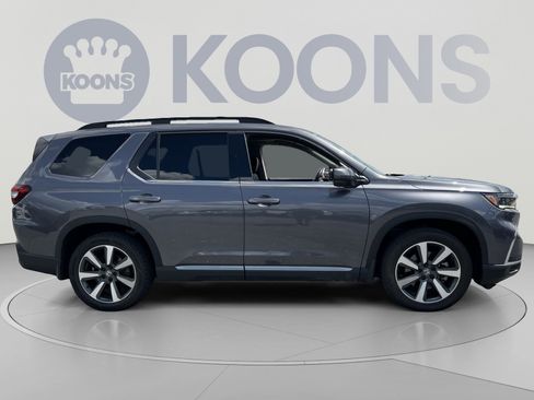 Used 2025 Honda Pilot Touring image 8