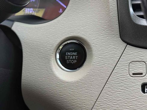 Used 2013 Toyota Sienna XLE image 25