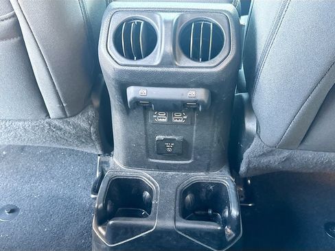 Used 2022 Jeep Wrangler Unlimited Sahara w/ Cold Weather Group AWD/4WD image 28
