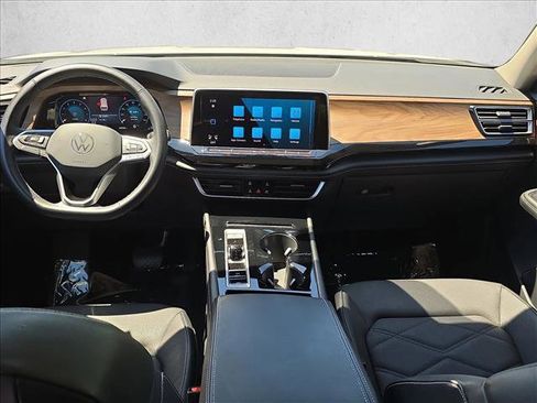 Used 2024 Volkswagen Atlas SE FWD image 17