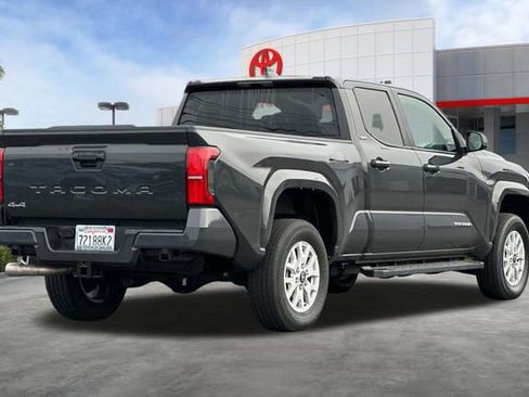 Used 2025 Toyota Tacoma SR5 image 4