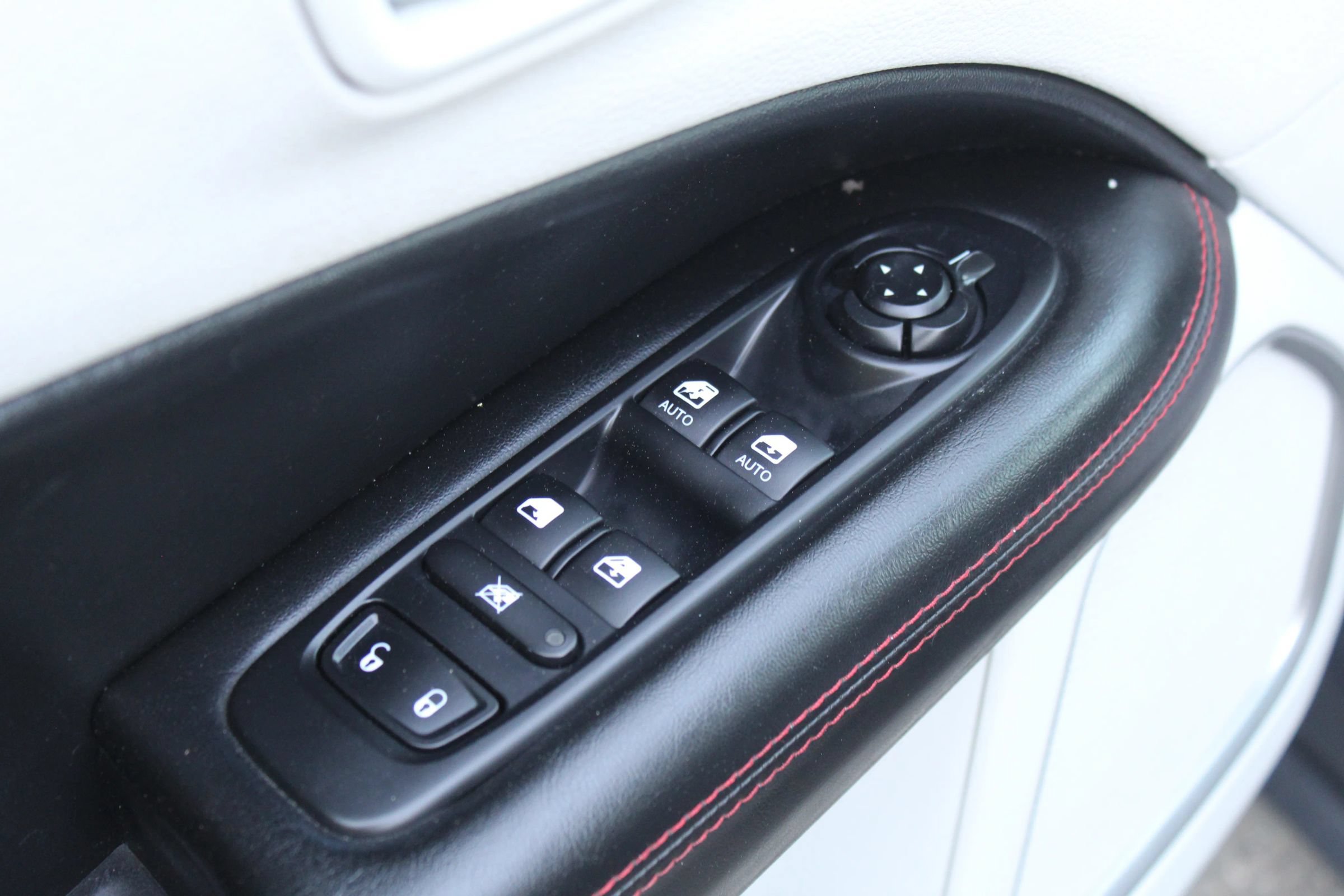 Used 2018 Jeep Compass Limited w/ Navigation Group AWD/4WD image 23