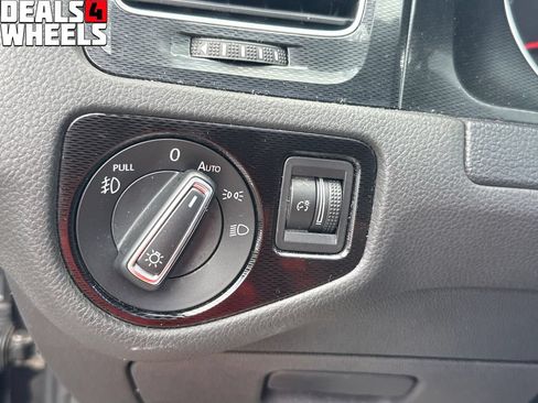 Used 2015 Volkswagen GTI 4-Door FWD image 39