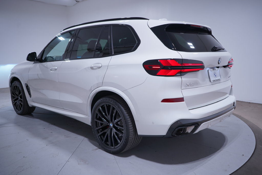 Used 2026 BMW X5 sDrive40i w/ M Sport Package RWD image 3