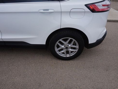 Used 2024 Ford Edge SEL w/ Convenience Package AWD/4WD image 2