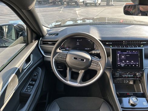New 2025 Jeep Grand Cherokee L Altitude image 17