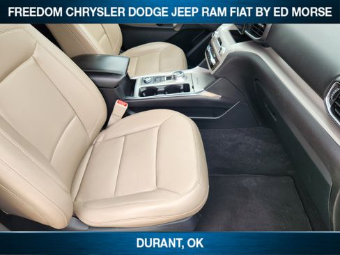 Used 2024 Ford Explorer XLT w/ Equipment Group 202A AWD/4WD image 10