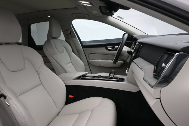 Used 2024 Volvo XC60 B5 Plus w/ Protection Package Premier AWD/4WD image 33