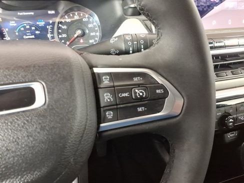 Used 2024 Jeep Compass Limited image 17