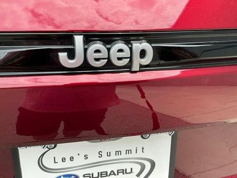 Used 2026 Jeep Grand Cherokee Laredo X AWD/4WD image 5