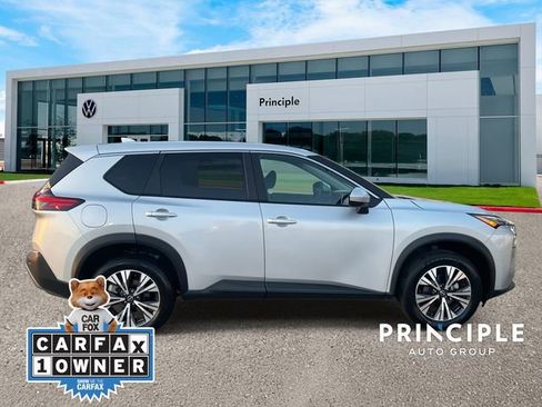 Used 2023 Nissan Rogue SV image 5