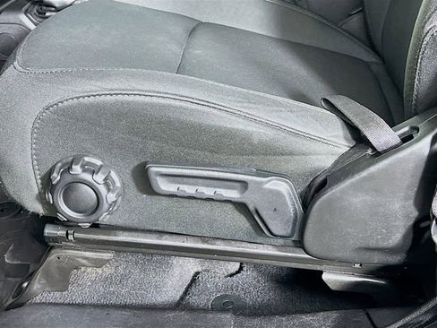Used 2022 Jeep Gladiator Willys image 11