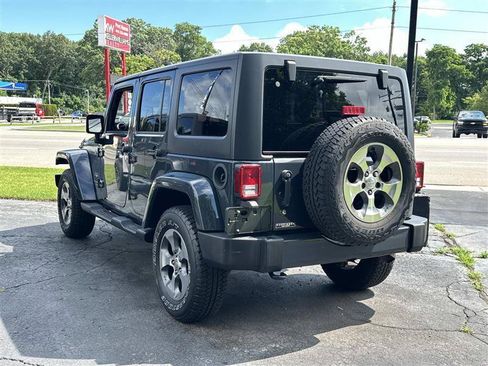 Used 2018 Jeep Wrangler Unlimited Sahara w/ Dual Top Group AWD/4WD image 4