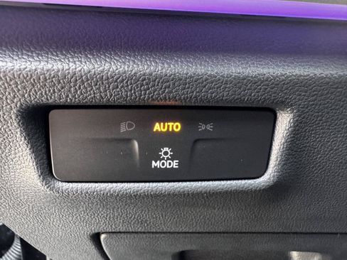 Used 2025 Volkswagen Tiguan SE R-Line AWD/4WD image 25