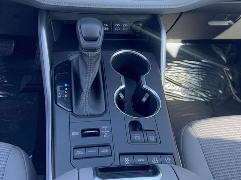 Certified 2022 Toyota Highlander L image 22