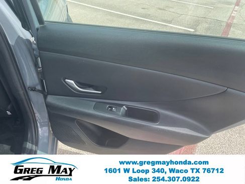 Used 2022 Hyundai Elantra SEL w/ Convenience Package FWD image 26