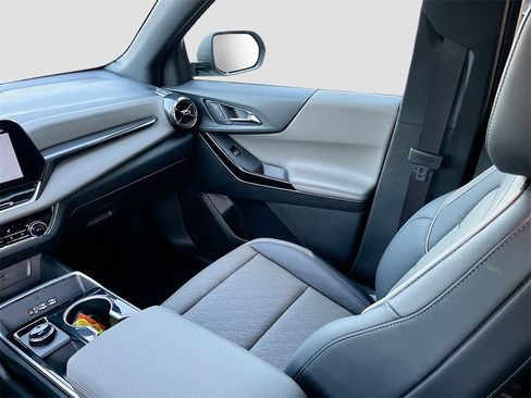 Used 2026 Chevrolet Equinox LT w/ Convenience Package II image 26