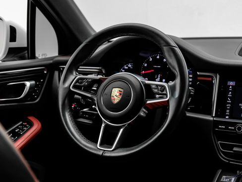 Used 2021 Porsche Macan AWD/4WD image 46