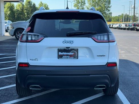Used 2021 Jeep Cherokee Latitude Lux w/ Comfort/Convenience Group FWD image 5