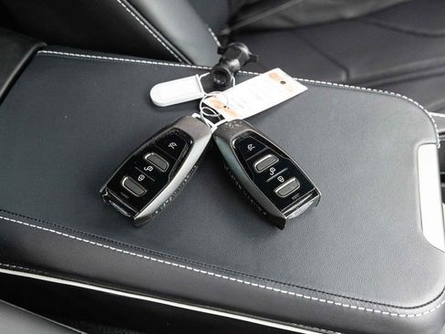 Used 2025 Aston Martin V8 Vantage Coupe image 54