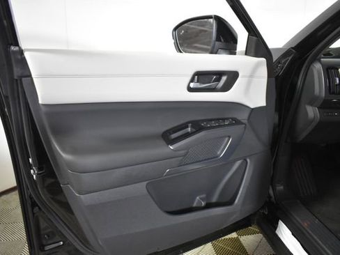 New 2026 Nissan Pathfinder SL AWD/4WD image 7
