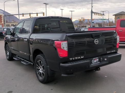Used 2021 Nissan Titan SV w/ SV Convenience Package image 8
